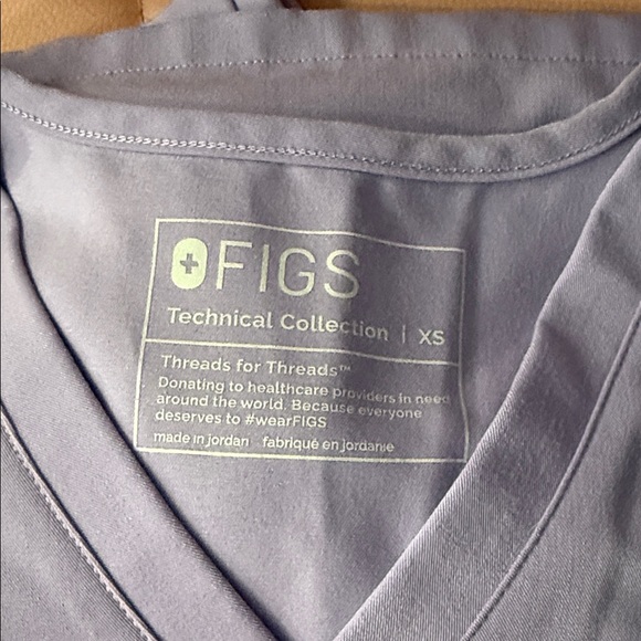 Figs Lavender Scrub Set with Pockets - Picture 2 of 4